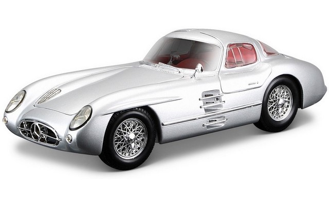 Maisto 1/18 Merc Benz 300 SLR Coupe